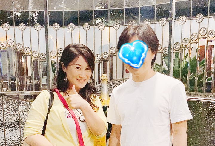 37歳の男性と34歳の女性の画像